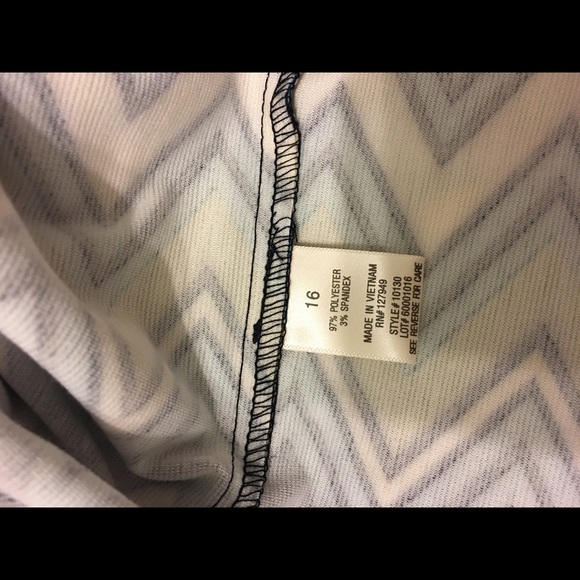 NWT Emma & Michele Dress. Size 16. - Picture 4 of 4